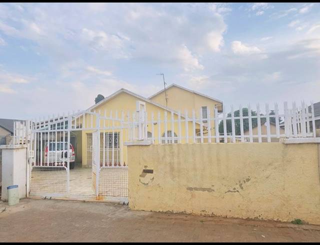 3 BEDROOM HOUSE FOR SALE IN ZAKARIYYA PARK